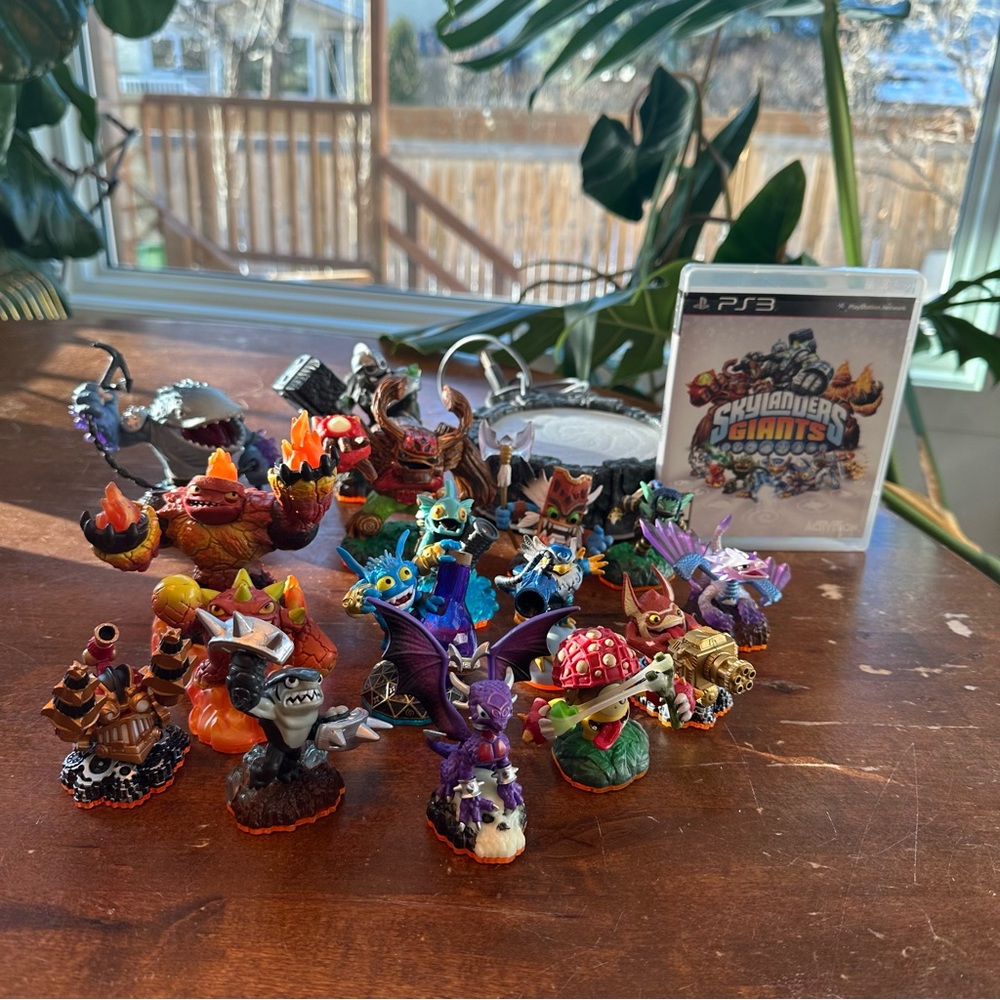 Skylanders Giants PS3 Game Portal Of Power 0000502 16 Figures Lot TESTED WORKS